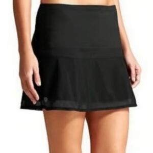 ATHLETA UPBEAT SKORT, size XL, black w/ black mesh skirt